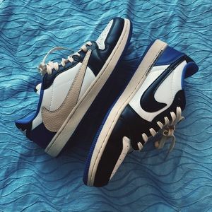 Jordan 1 Retro Low OG SP
Fragment x Travis Scott